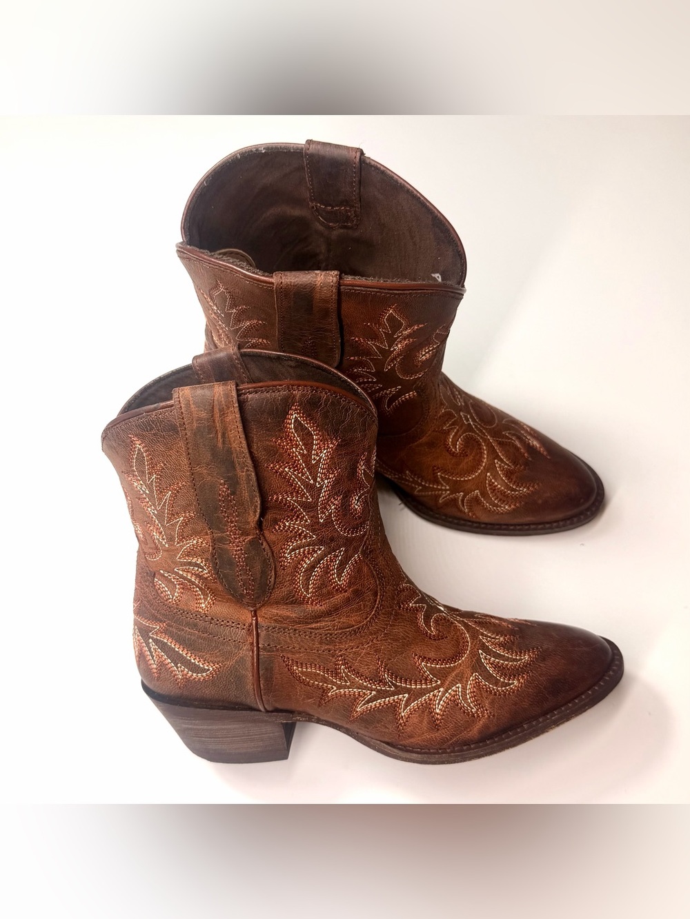 Ariat Women’s Carlin Embroidered Western Leather Ankle Booties Size - 7B - Picture 3 of 10